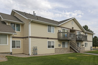 Lakeview Apartments in Tooele, UT - Foto de edificio - Building Photo