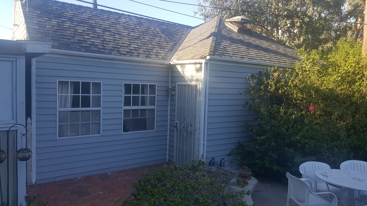 11575 Blix St, Unit Private Guest House in North Hollywood, CA - Foto de edificio