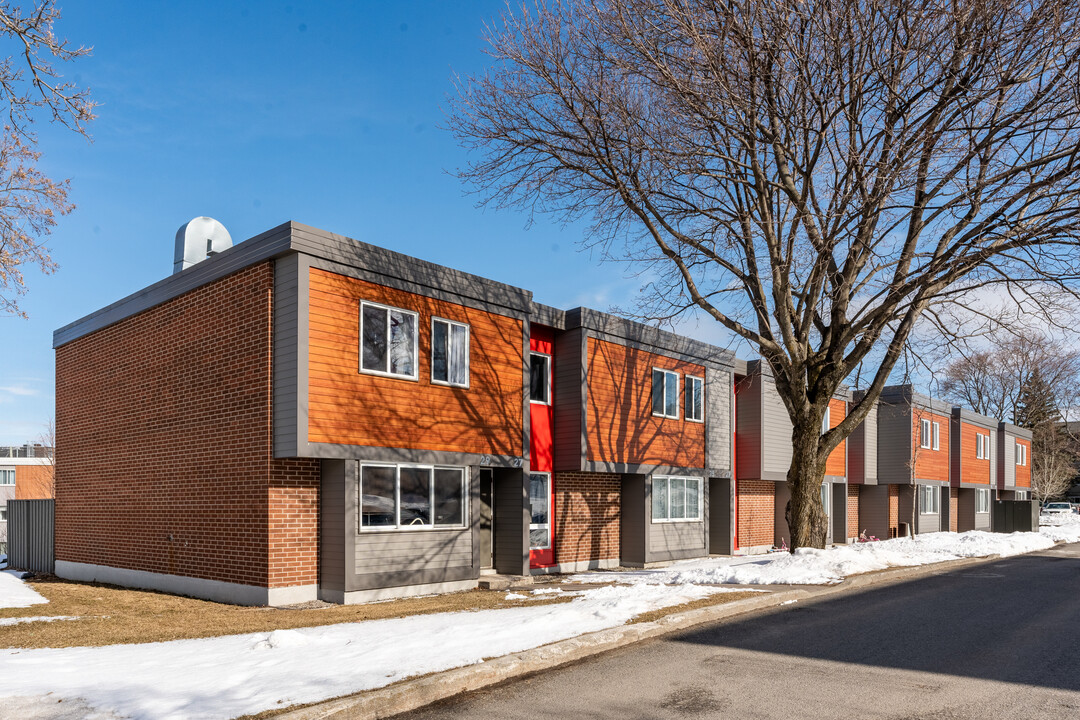 25 De La Vigie St in Lévis, QC - Building Photo