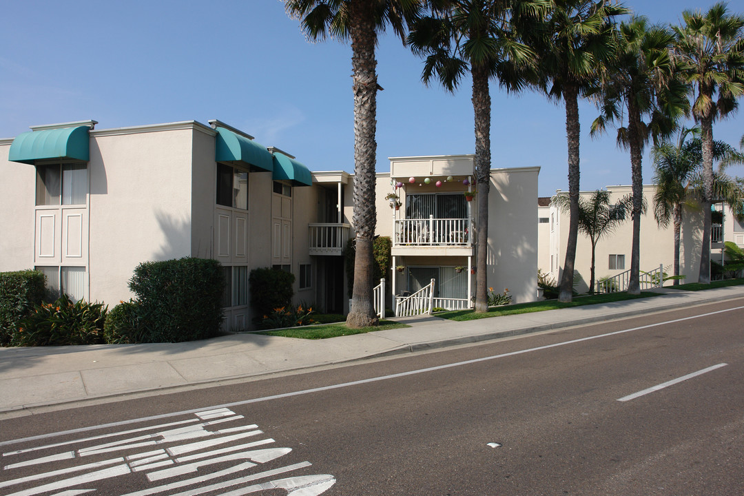 3145 CARLSBAD Blvd in Carlsbad, CA - Building Photo