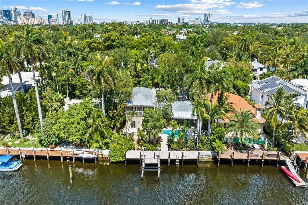 440 Victoria Terrace in Fort Lauderdale, FL - Building Photo