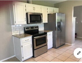 865 W Lorena Ln in Fayetteville, AR - Building Photo - Building Photo