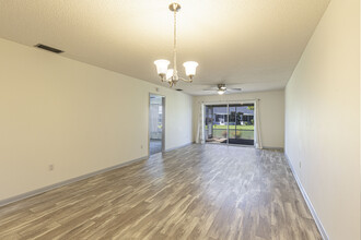 6807 Sandtrap Dr, Unit 6807 Sandtrap in Ft. Myers, FL - Foto de edificio - Building Photo