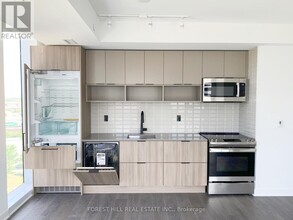 35-N1035 Rolling Mills Rd in Toronto, ON - Building Photo - Building Photo