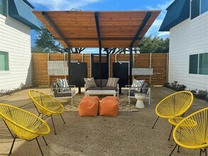 3627 Almazan Dr in Dallas, TX - Building Photo - Building Photo