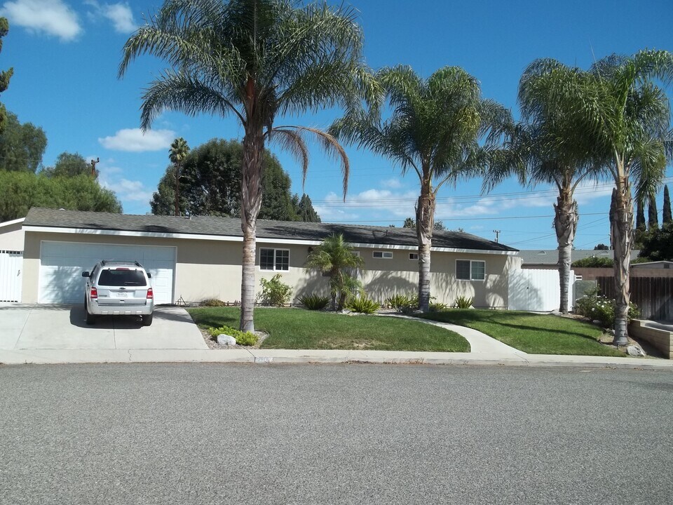 2176 Farwell St, Unit Studio in Simi Valley, CA - Foto de edificio