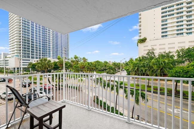 95 N Birch Rd, Unit 304 in Fort Lauderdale, FL - Building Photo - Building Photo