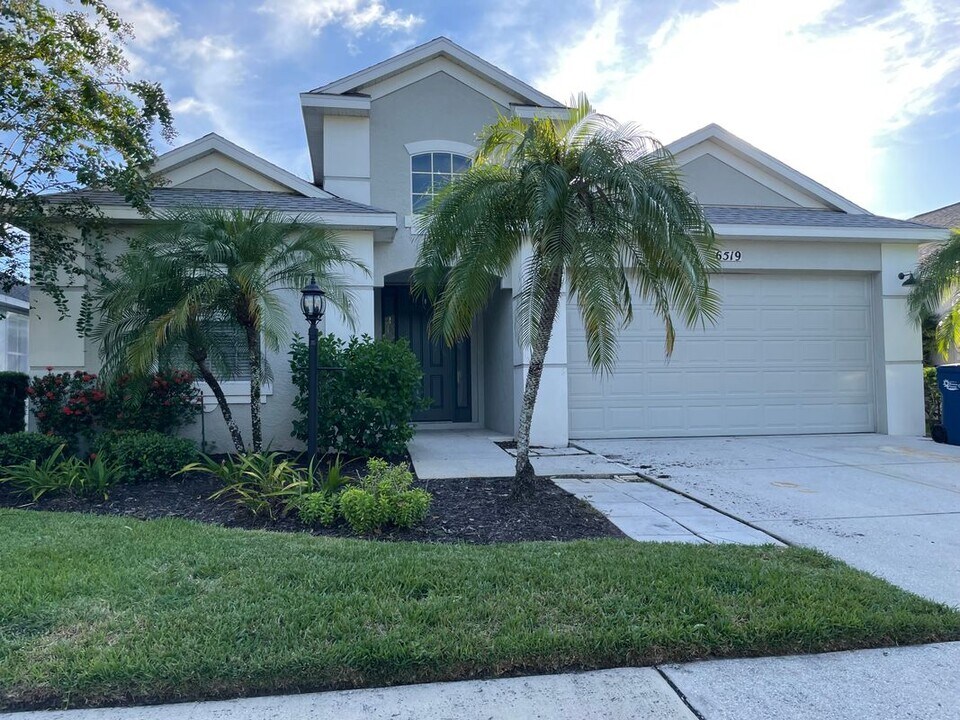 6519 Blue Grosbeak Cir in Lakewood Ranch, FL - Building Photo