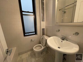 1 BED IN ELEVATOR BUILDING! in New York, NY - Building Photo - Building Photo