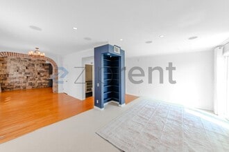 6645 W 86th Pl in Los Angeles, CA - Foto de edificio - Building Photo
