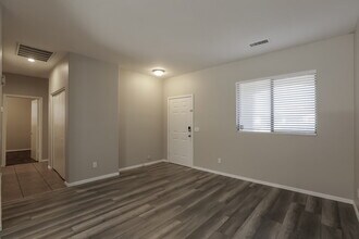 11217 W Berkeley Rd in Avondale, AZ - Foto de edificio - Building Photo