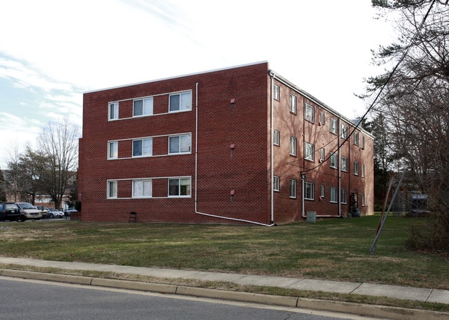 Washington Avenue Apartments in Alexandria, VA - Building Photo - Building Photo