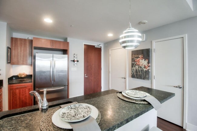 88 E San Fernando St in San Jose, CA - Building Photo - Building Photo