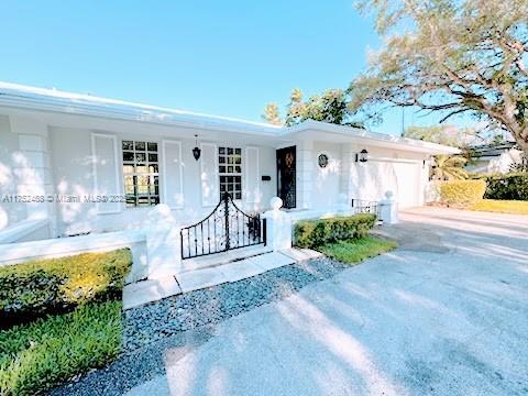5920 Maynada St in Coral Gables, FL - Foto de edificio