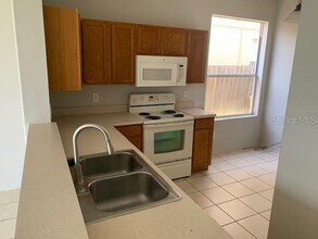 8572 Deer Chase Dr in Riverview, FL - Building Photo - Building Photo