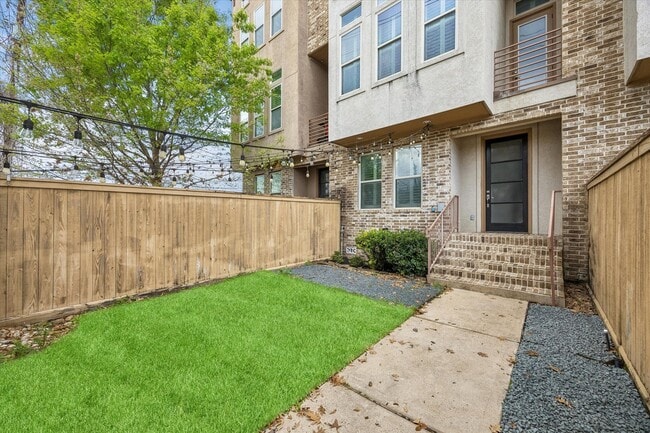 115 E 2nd St in Houston, TX - Building Photo - Building Photo