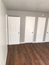 511 W Cleveland St in Alvin, TX - Building Photo - Building Photo