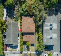 742 NW 70th St in Miami, FL - Foto de edificio - Building Photo