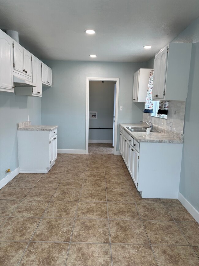 6052 Fishburn Ave in Huntington Park, CA - Foto de edificio - Building Photo