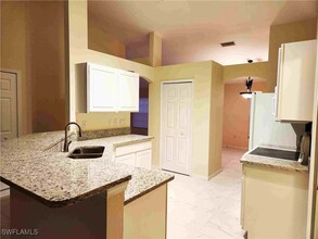 2513 Nature Pointe Loop in Ft. Myers, FL - Foto de edificio - Building Photo