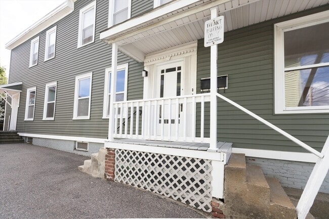 105 Pine St in Waltham, MA - Building Photo - Building Photo