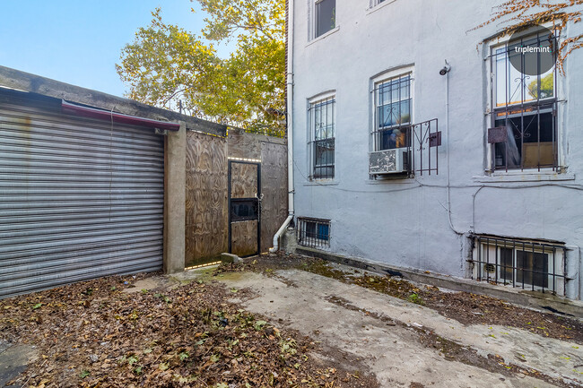 687 Watkins St in Brooklyn, NY - Building Photo - Building Photo