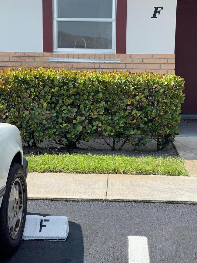 2731 Emory Dr W in West Palm Beach, FL - Foto de edificio - Building Photo