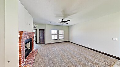 1217 N Nature Way in Mustang, OK - Building Photo - Building Photo