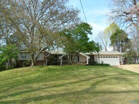 2504 Maysville Cir NE in Huntsville, AL - Building Photo