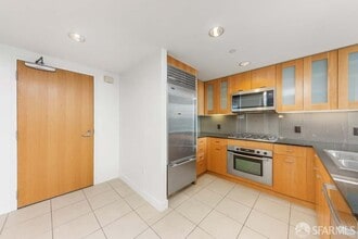 333 1st St in San Francisco, CA - Building Photo - Building Photo