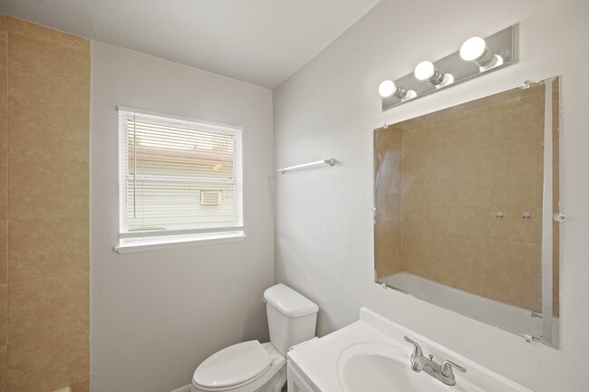 5830 Glenhurst Dr in Houston, TX - Building Photo - Building Photo