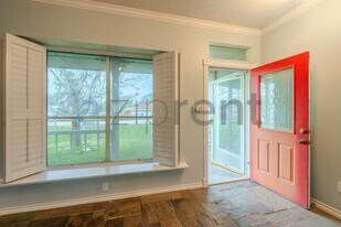 7934 Round Rock Dr in Houston, TX - Building Photo