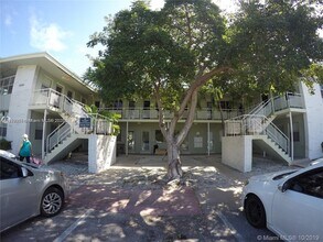 6835 Rue Versailles Dr in Miami Beach, FL - Building Photo - Building Photo