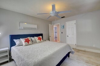 721 NE 8th Ave in Boynton Beach, FL - Foto de edificio - Building Photo