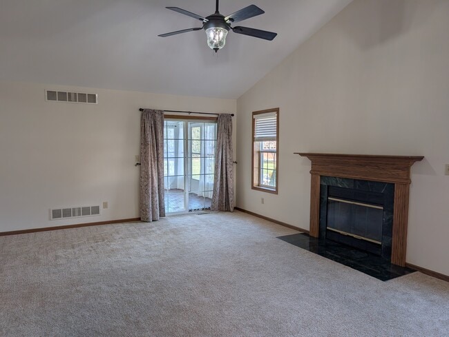 N58W23824 Hastings Ct in Sussex, WI - Foto de edificio - Building Photo