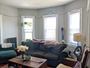 41 Belknap St, Unit 2 in Somerville, MA - Building Photo - Building Photo