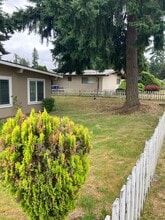 35652 13th Ave SW in Federal Way, WA - Building Photo - Building Photo