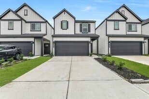 3028 Crown Gate Dr in Houston, TX - Building Photo