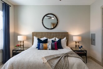 Domain Heights in Houston, TX - Foto de edificio - Building Photo