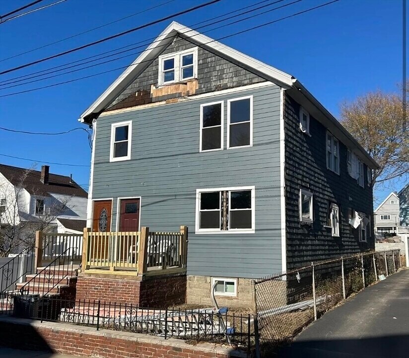 87 Floyd St in Everett, MA - Building Photo