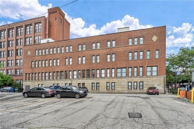 1133 W 9th St in Cleveland, OH - Building Photo - Building Photo