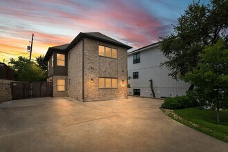 2832 Forest Park Blvd in Fort Worth, TX - Building Photo - Building Photo