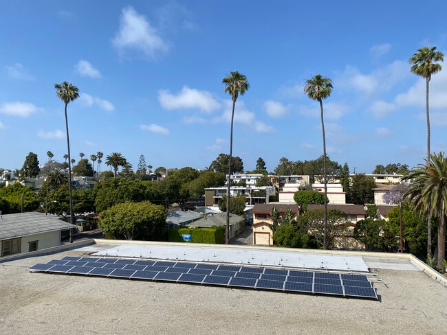 2311 4th St, Unit 313 in Santa Monica, CA - Building Photo - Building Photo