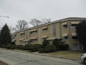 2437 N East Brook Rd in Elmwood Park, IL - Building Photo - Building Photo