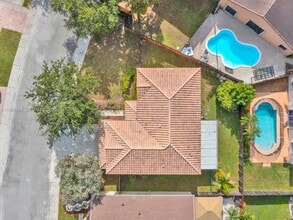 1663 E Harmony Lake Cir in Davie, FL - Building Photo - Building Photo