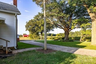36188 A Esther Rd in New London, NC - Foto de edificio - Building Photo