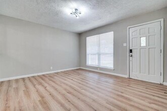 4555 Sandra Lynn Dr in Mesquite, TX - Building Photo - Building Photo