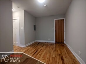 2846 N Mildred Ave, Unit 2 in Chicago, IL - Building Photo - Building Photo