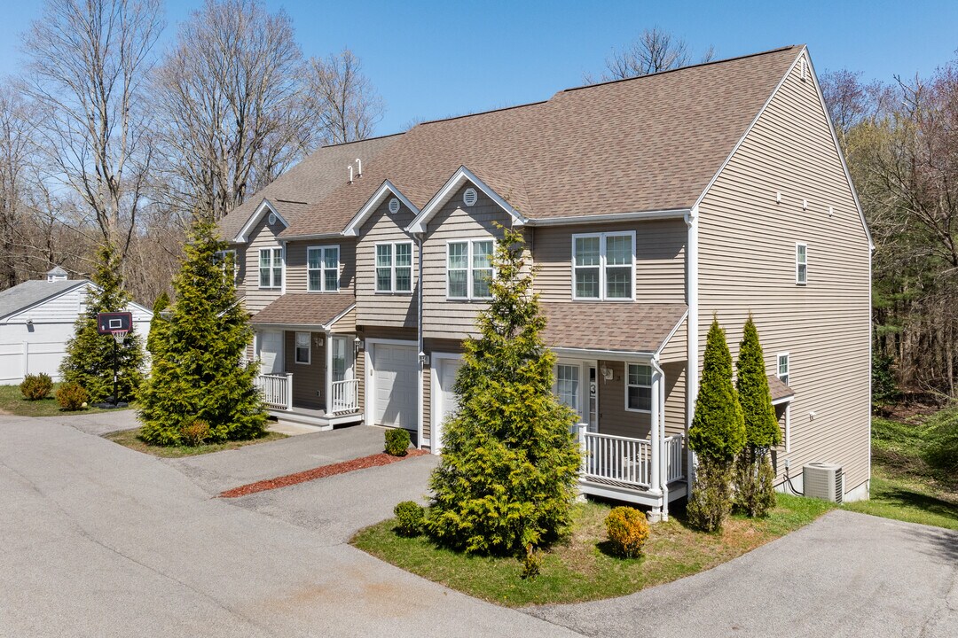 Fleur De Ly Condos in Attleboro, MA - Building Photo