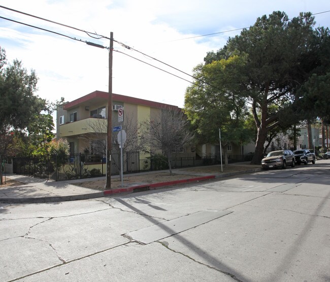 4204 Sunset Dr in Los Angeles, CA - Foto de edificio - Building Photo